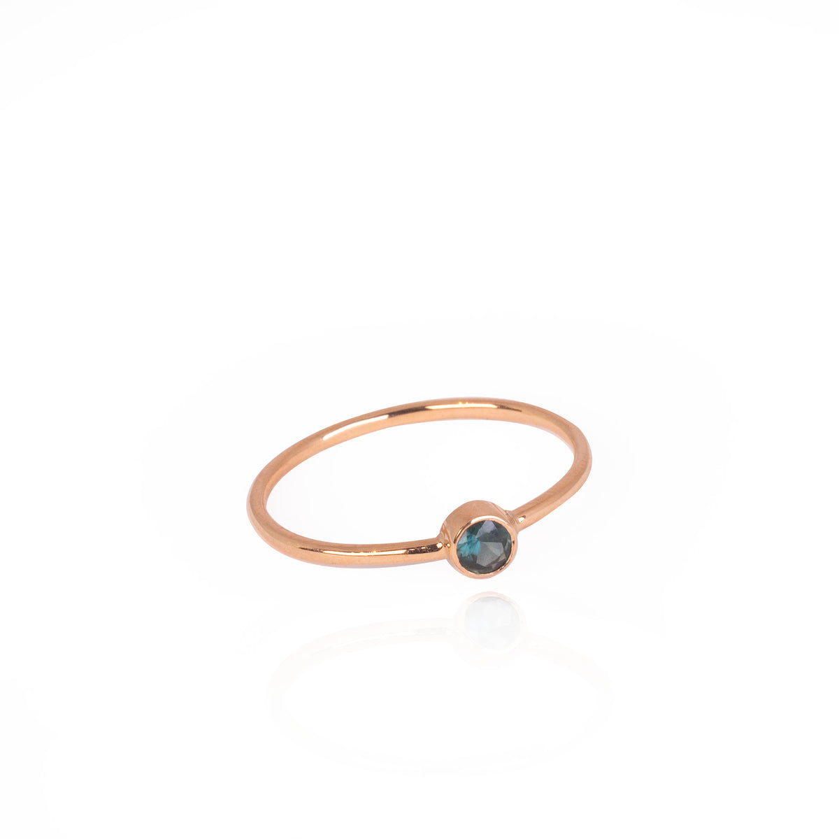 Les Bonbons – Tiny green Sapphire