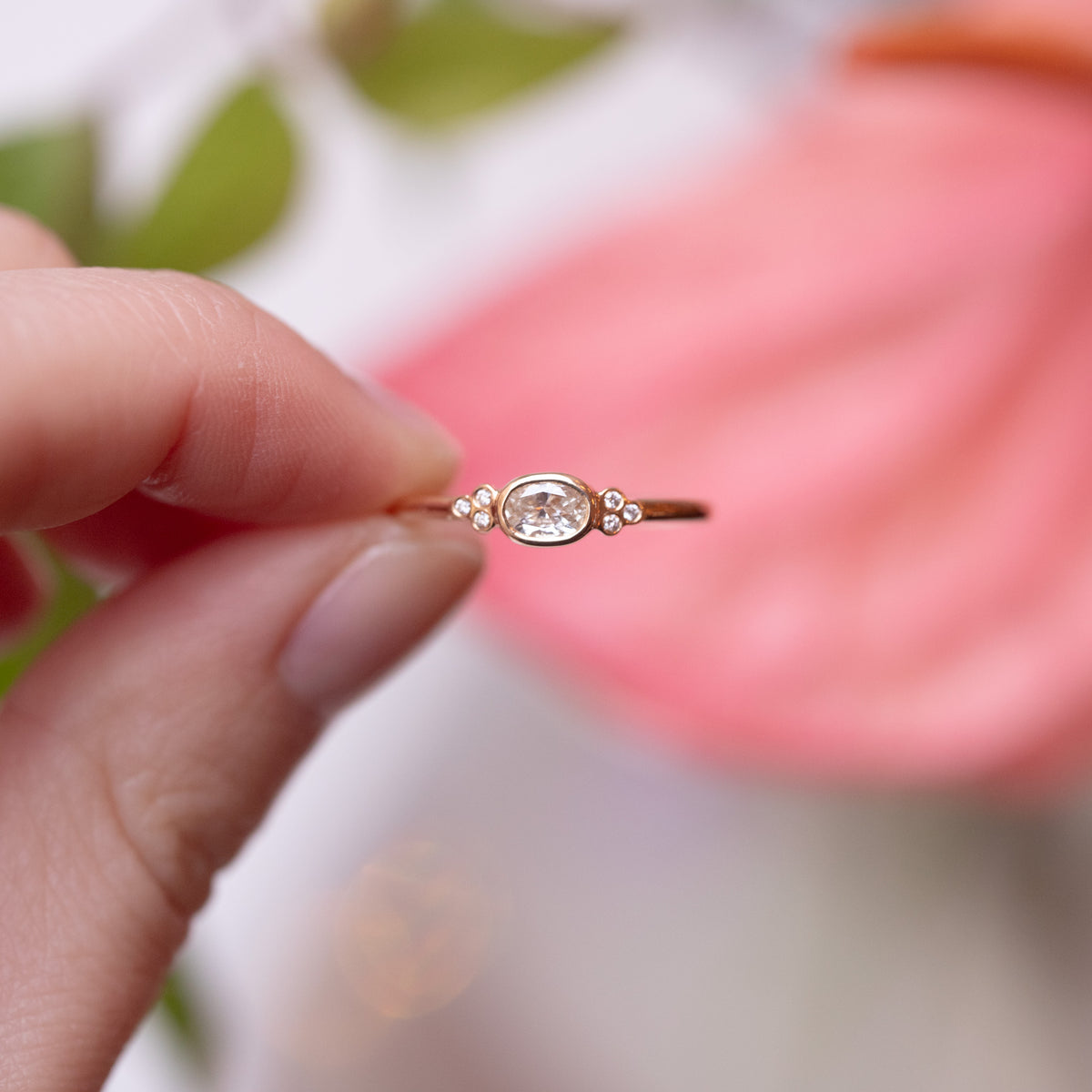 Les Fleurs Mini - Oval Recycled Diamond 0.28ct
