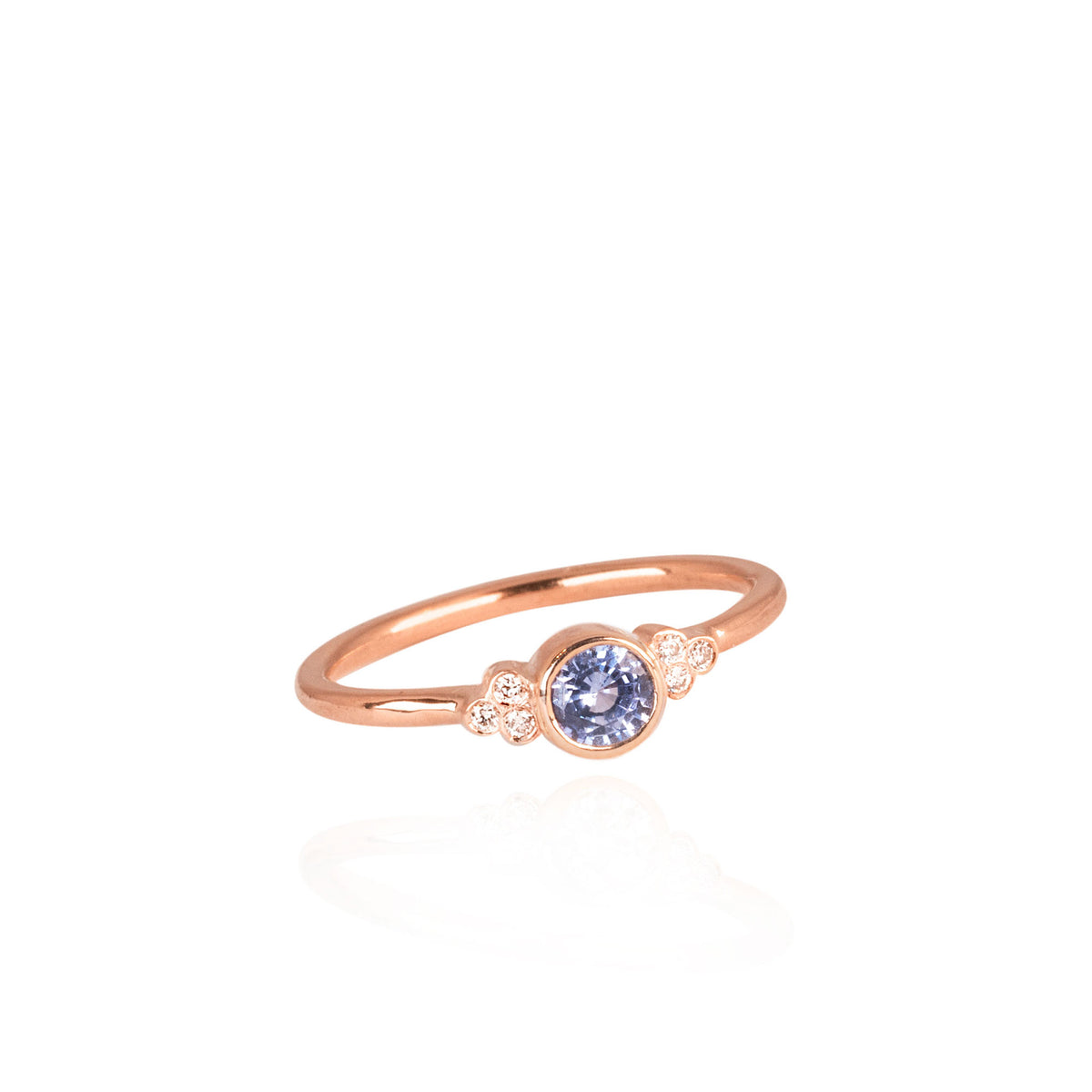 ring with blue sapphire and diamondsi n 18k gold